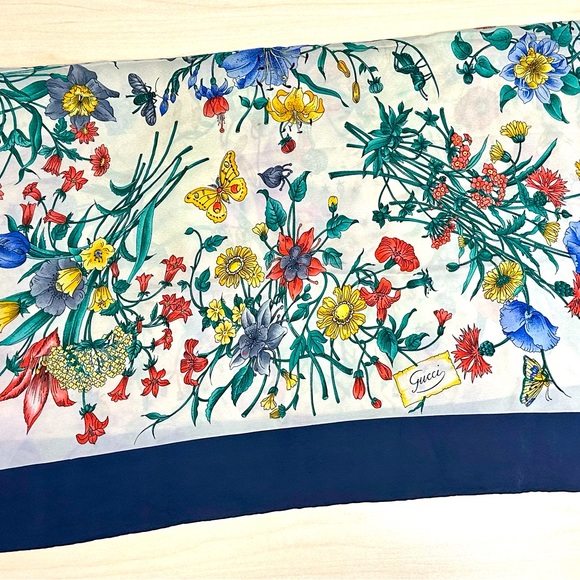 WOW - Authentic Gucci Silk Scarf for Neck, your Purse and/or Backpack - Picture 11 of 13